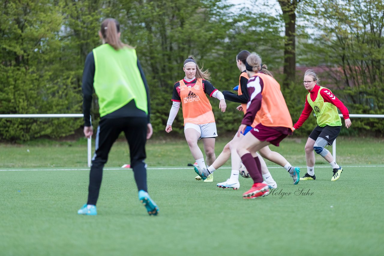 Bild 281 - Co-Trainerin der Frauen Nationalmannschaft Britta Carlson in Wahlstedt